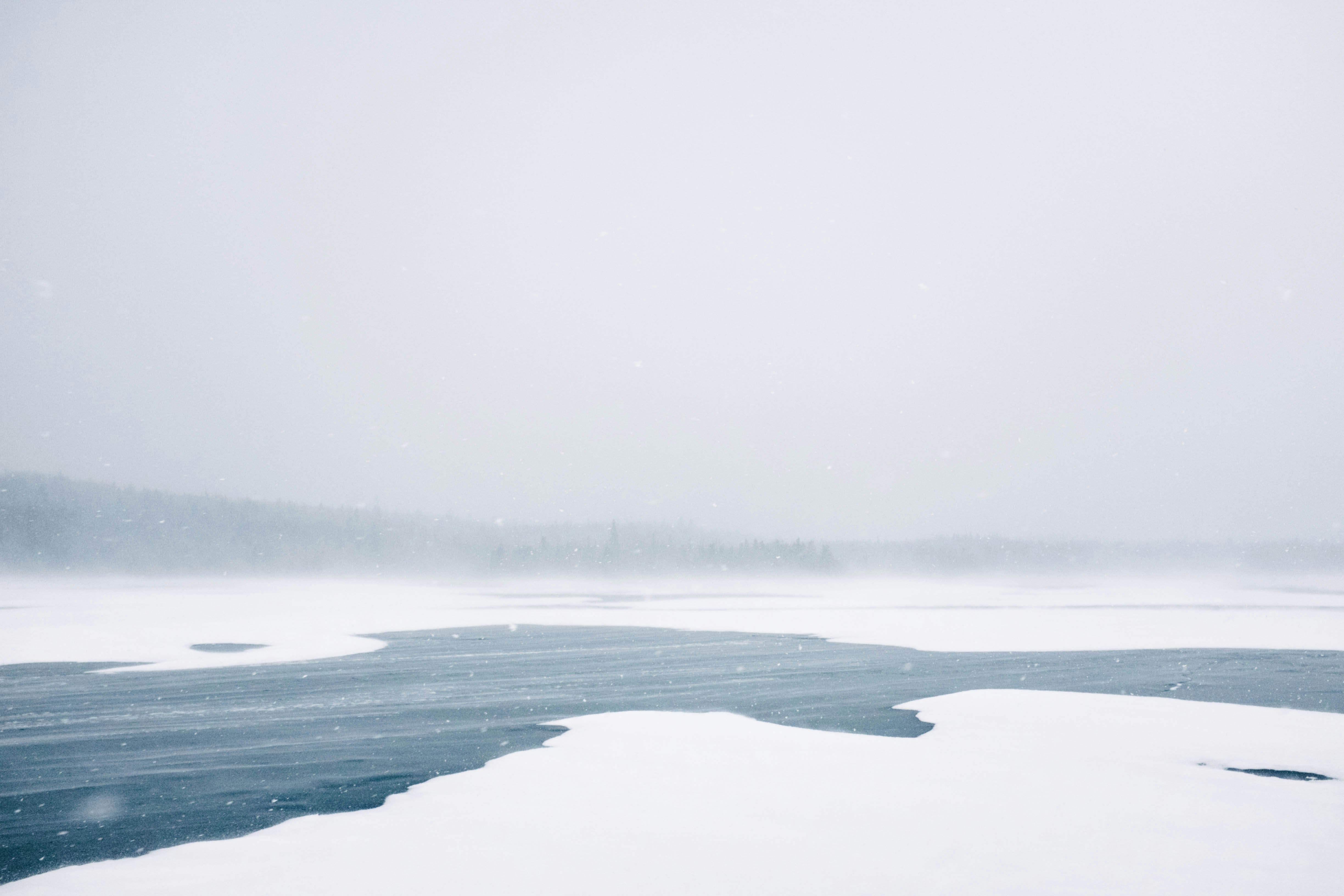 white and grey body of water photography